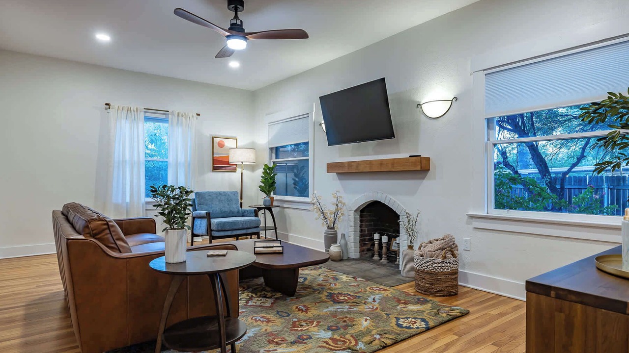 Photo of Livingroom in West University