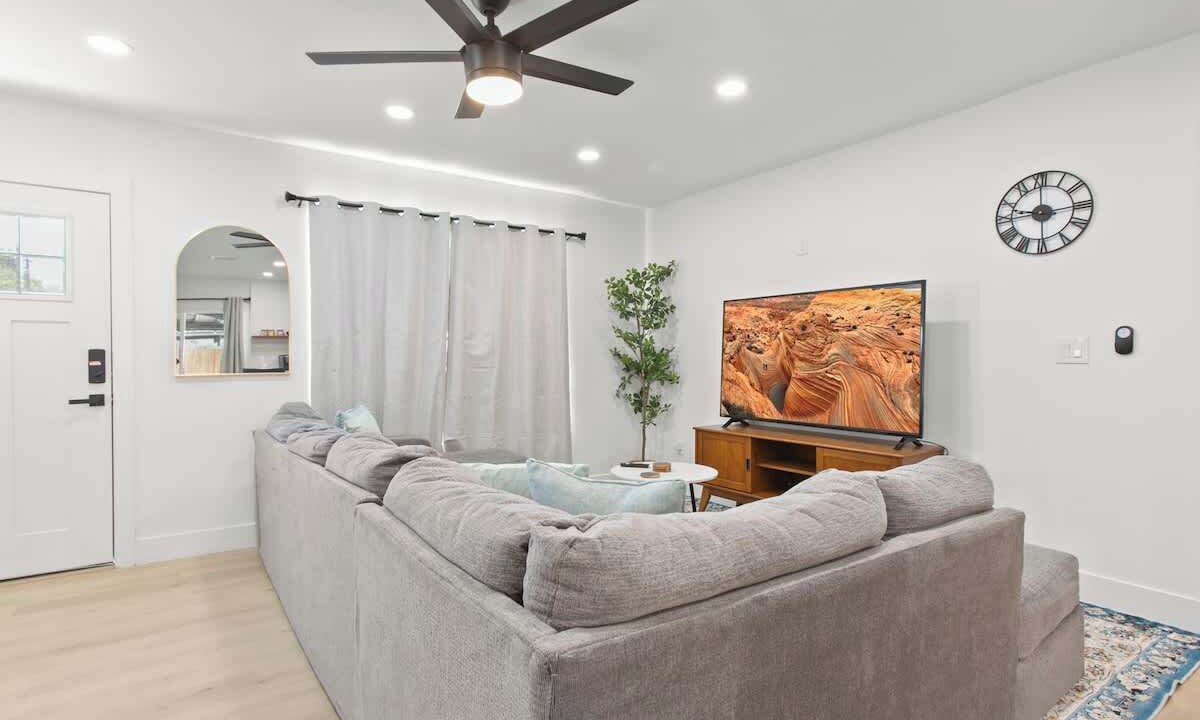 Photo of Livingroom in Encanto