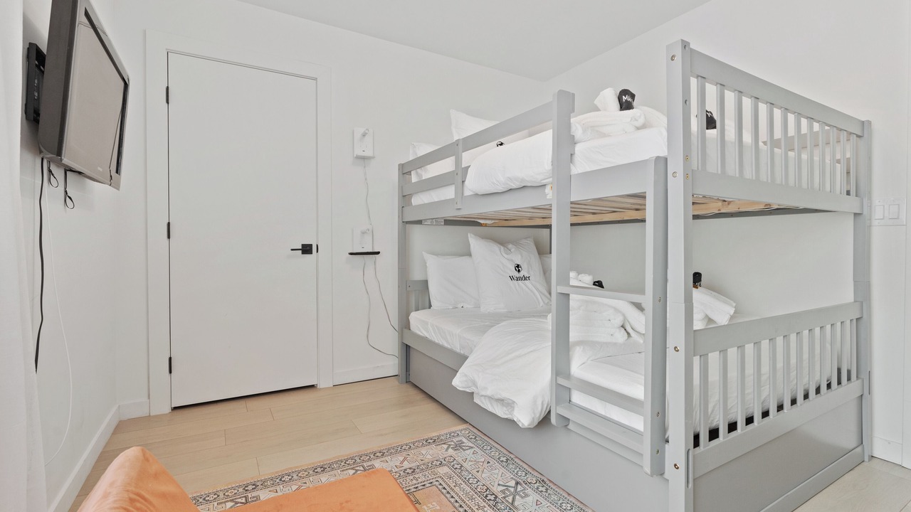 Photo of Bedroom in Paradise Gardens