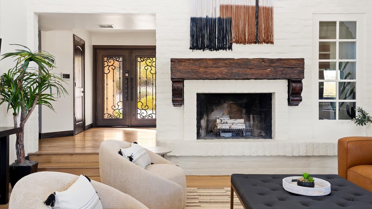 Photo of Livingroom in Paradise View Estates