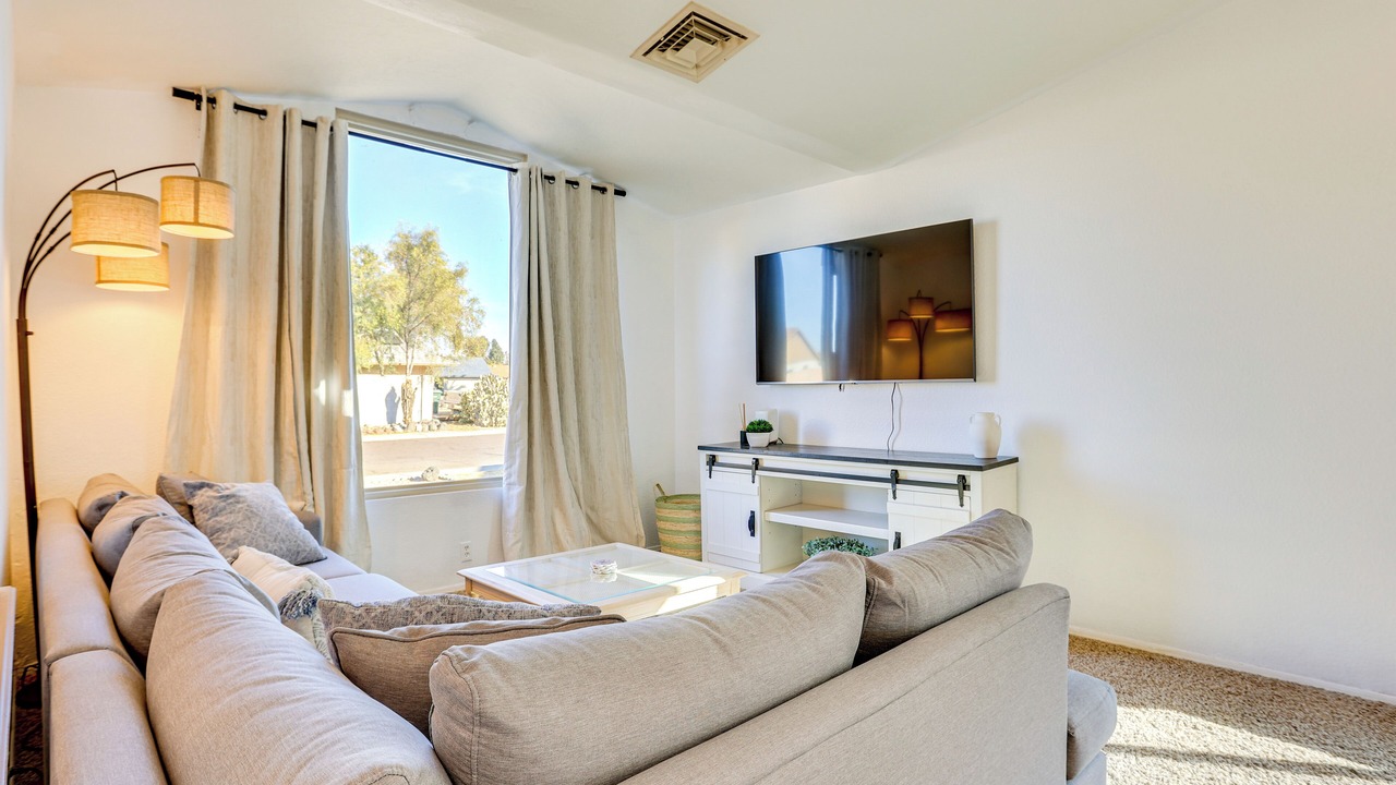 Photo of Livingroom in Deer Valley Estates