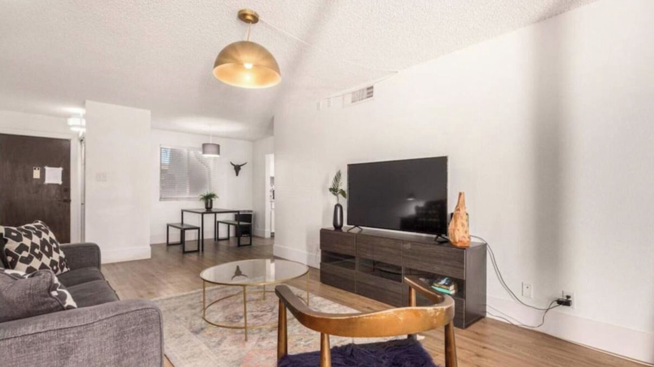 Photo of Livingroom in Entertainment District