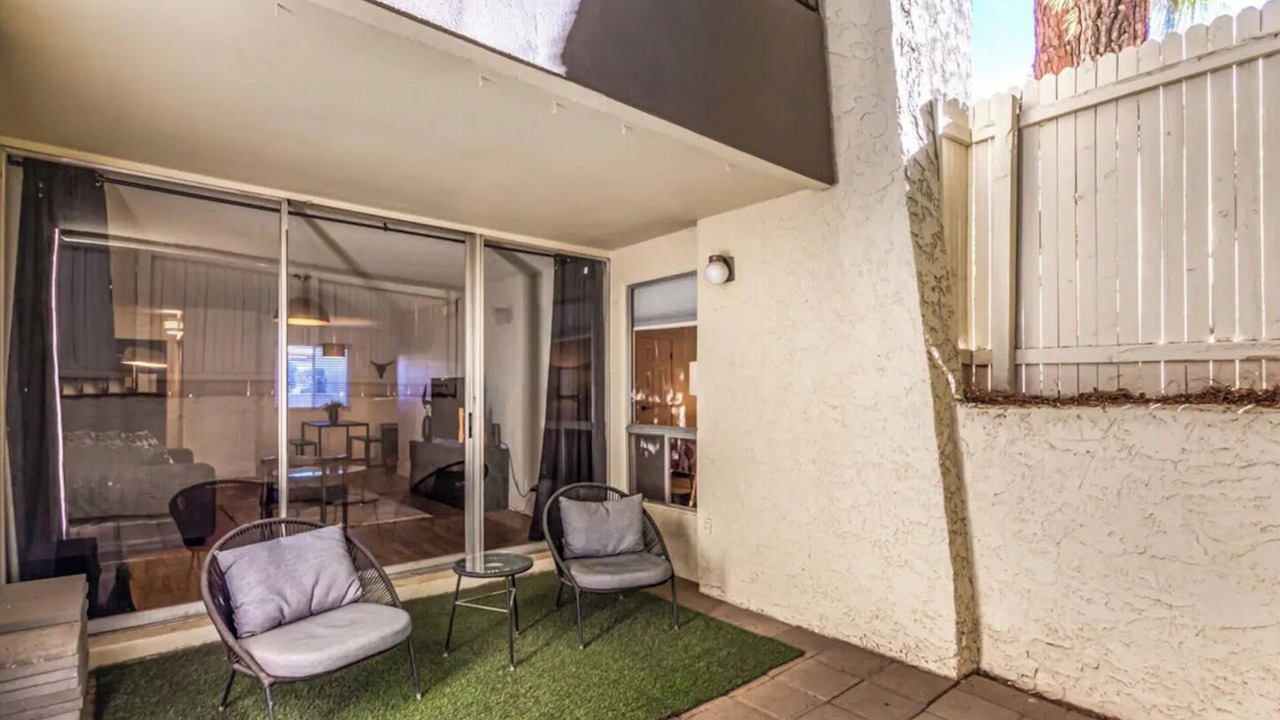 Photo of Patio Balcony in Entertainment District