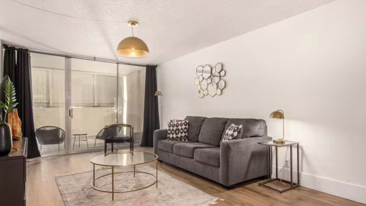 Photo of Livingroom in Entertainment District
