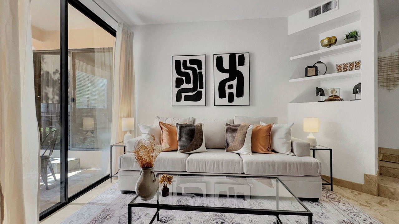 Photo of Livingroom in Camelback East