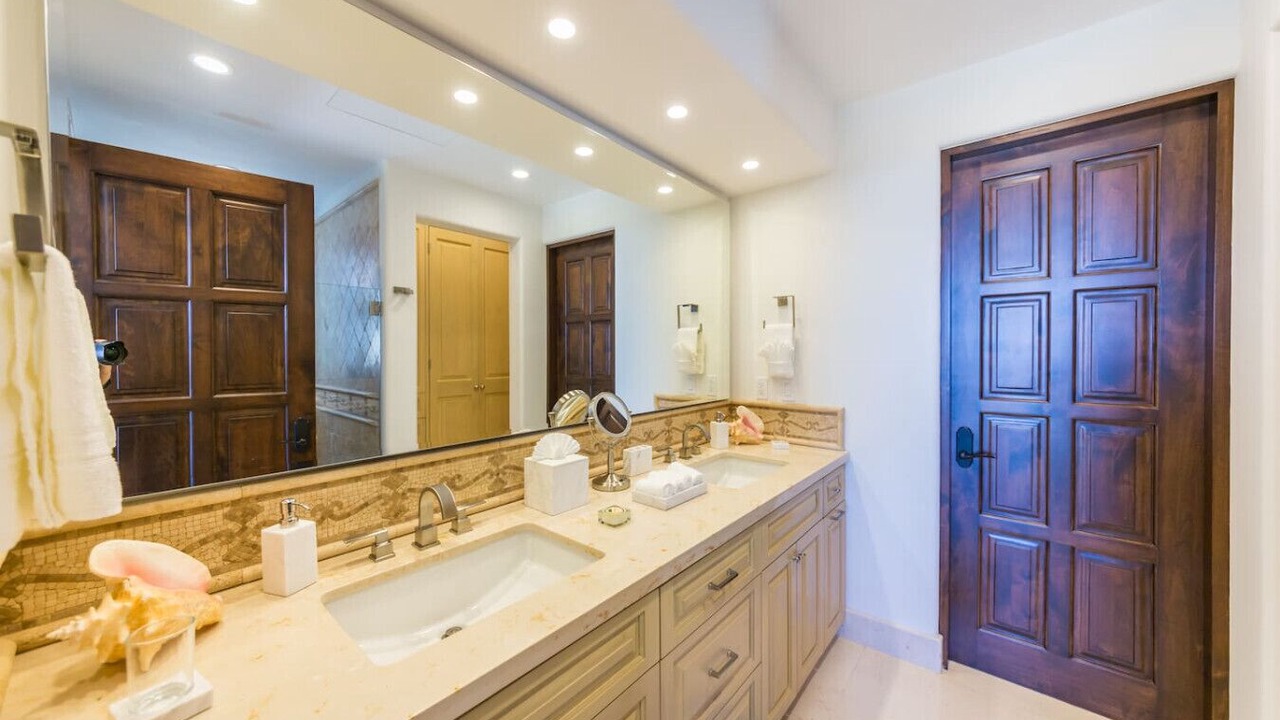 Photo of Bathroom in Buzzards