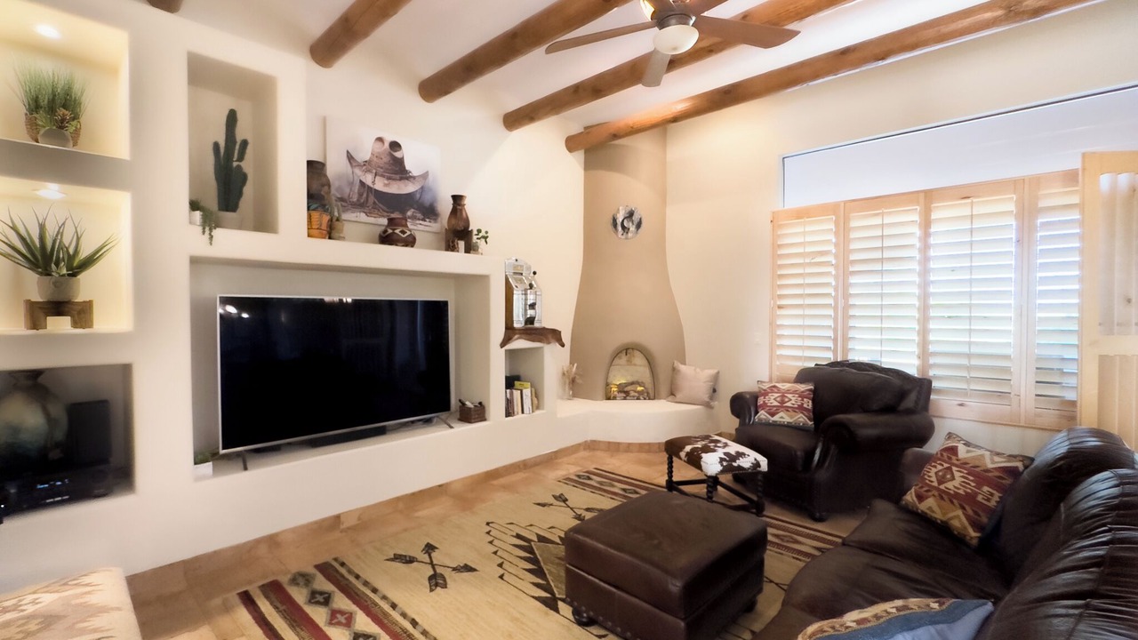 Photo of Livingroom in Surprise