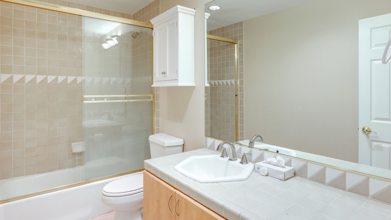 Photo of Bathroom in Moovalya Keys