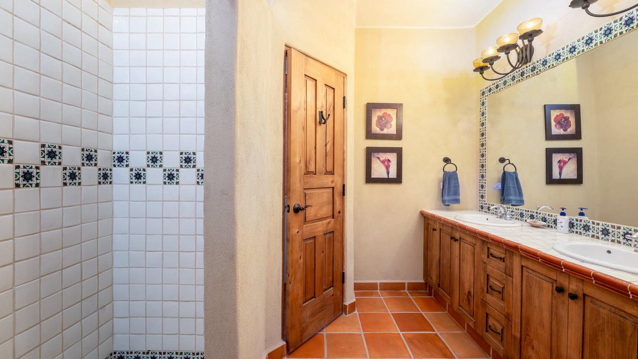 Photo of Bathroom in Nopolo