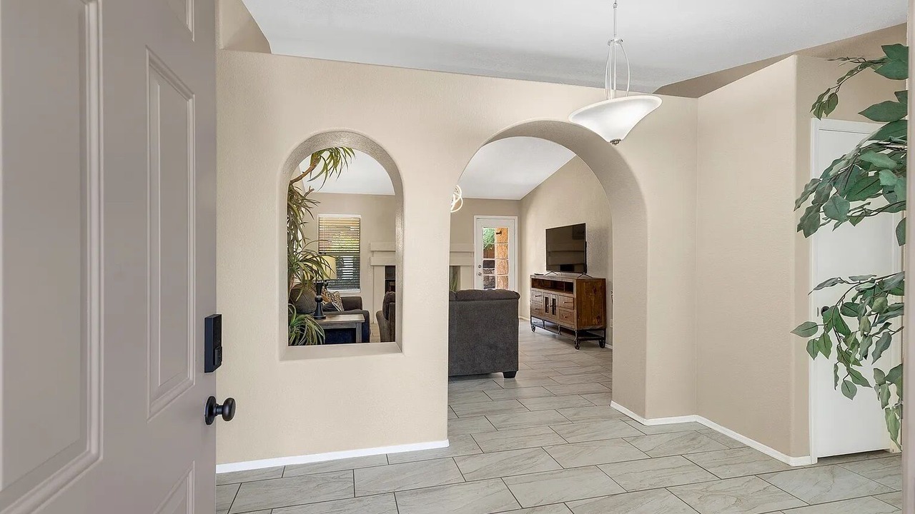 Photo of Livingroom in Bridlewood Ranch Estates