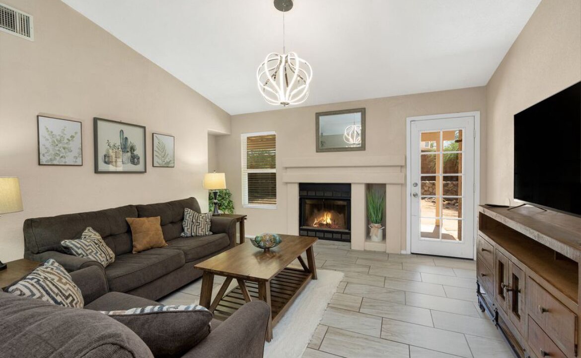 Photo of Livingroom in Bridlewood Ranch Estates