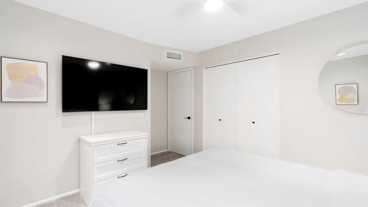 Photo of Bedroom in Paradise Valley Village