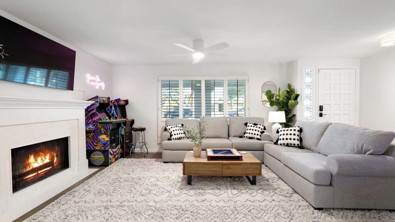 Photo of Livingroom in Paradise Valley Village