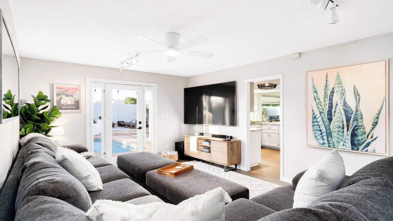 Photo of Livingroom in Paradise Valley Village