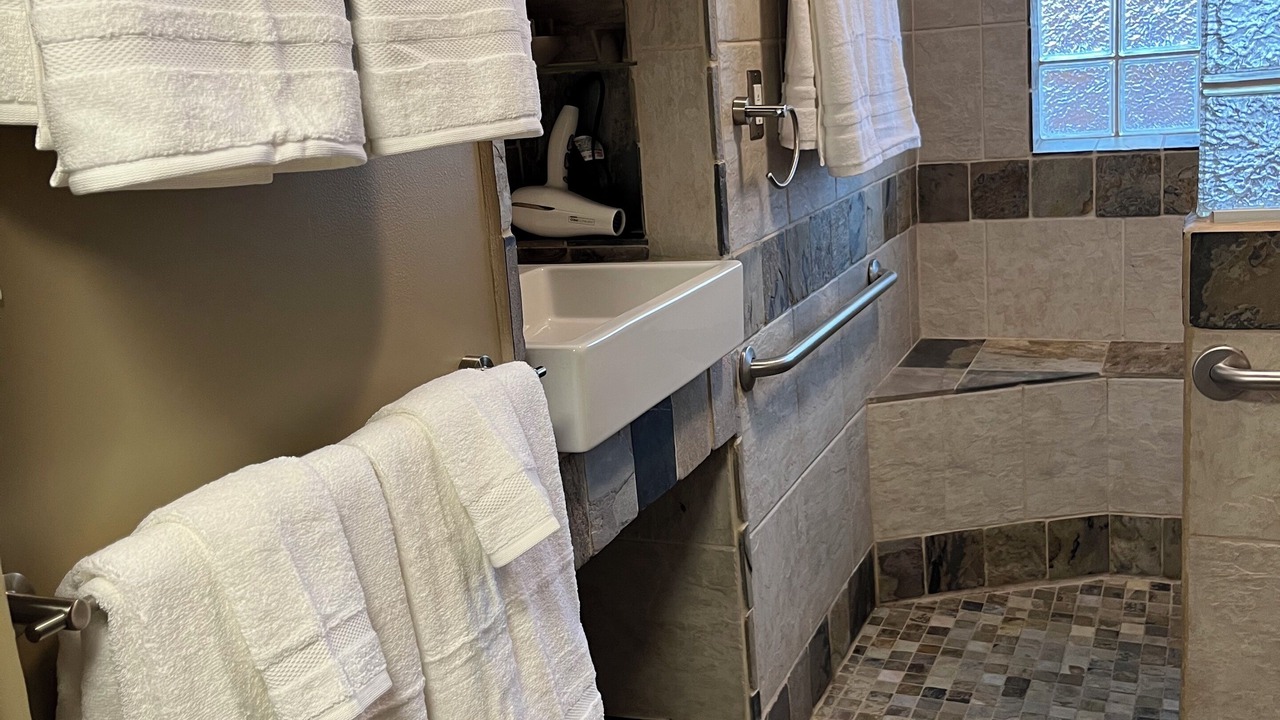 Photo of Bathroom in Jefferson Park