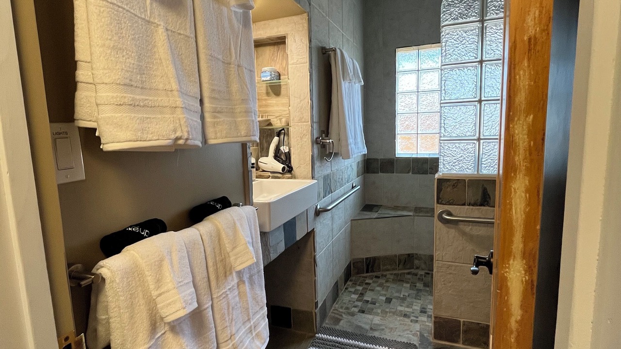 Photo of Bathroom in Jefferson Park