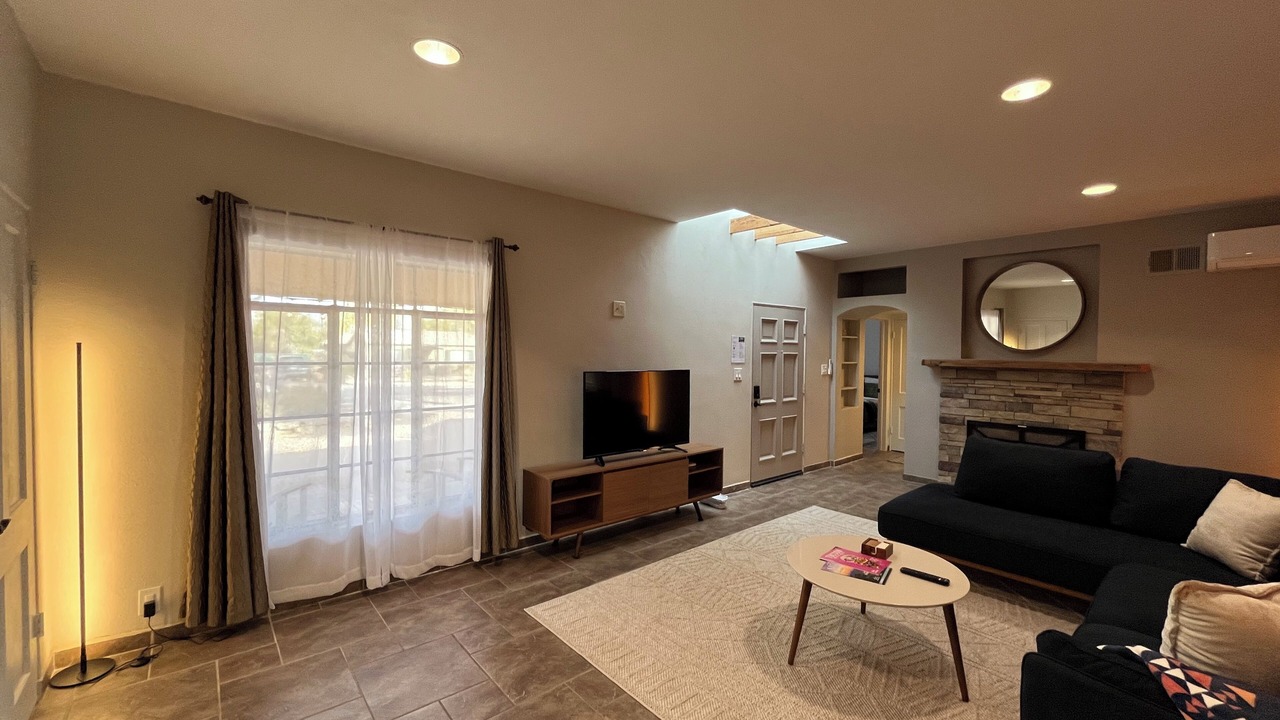 Photo of Livingroom in Jefferson Park