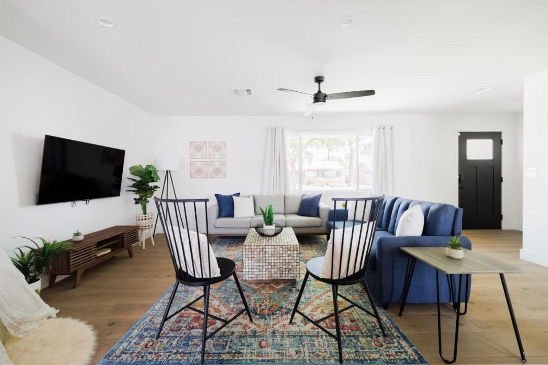 Photo of Livingroom in Papago Parkway