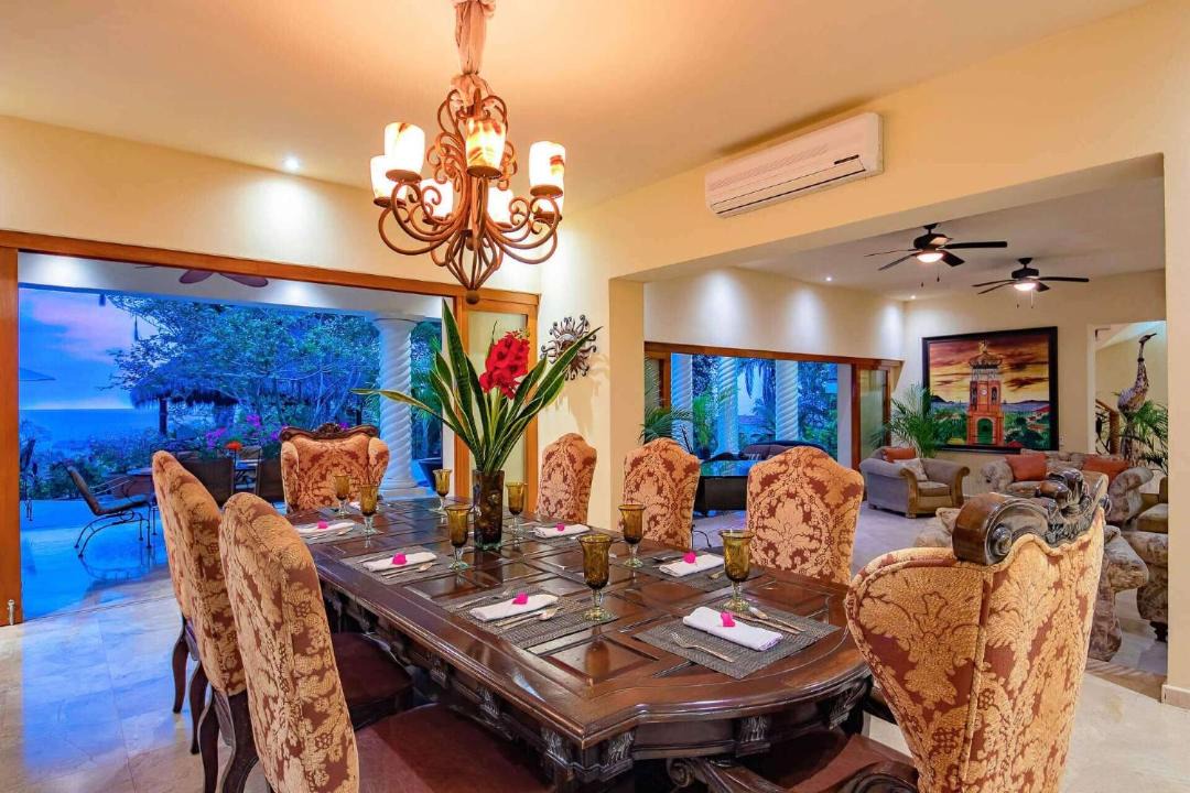 Photo of Livingroom in South Shore Hotel Area
