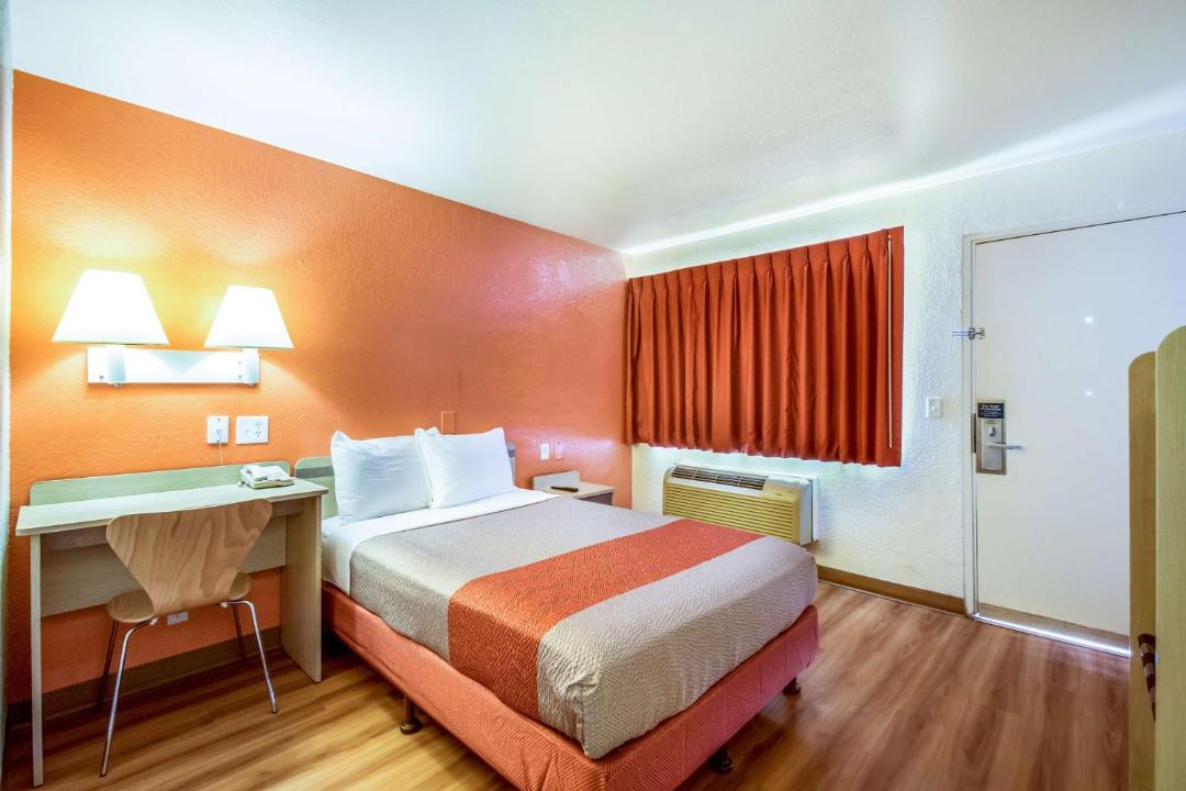 Photo of Bedroom in Youngtown