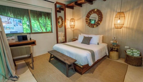 Deluxe Room, 1 King Bed, Balcony