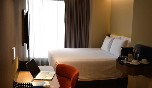Standard Room, 1 Queen Bed