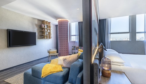 Suite, City View