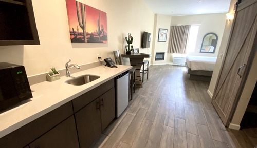 Deluxe Room, 1 King Bed, Fireplace
