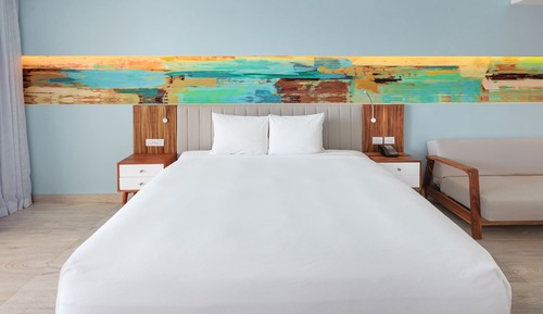 Deluxe Room, 1 King Bed, Ocean View (Balcony)
