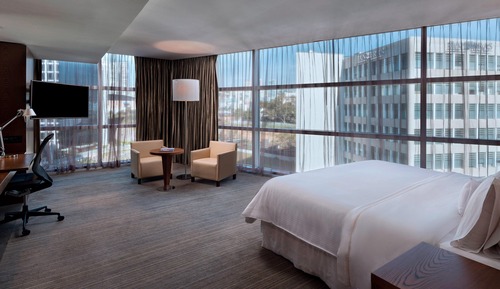 Junior Suite, 1 King Bed, Corner