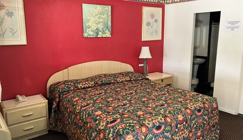Standard Room, 1 King Bed