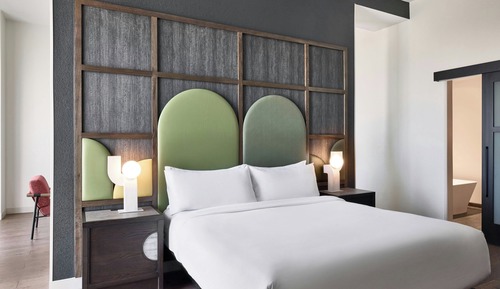 Suite, 1 Bedroom (Mobility Accessible, Roll-in Shower)