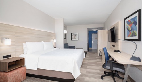 Suite, 1 King Bed, Transfer Shower (Communications Accessible)