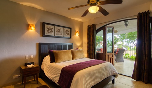 Deluxe Room Queen