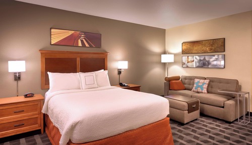 Studio, 1 Queen Bed (Mobility/Hearing Access, Roll-in Shwr)