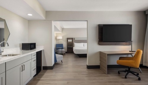 Suite, 1 King Bed (High Floor)