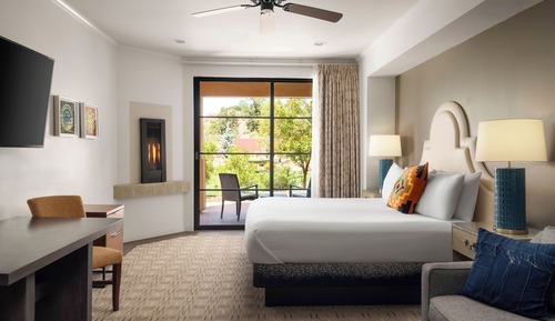 Signature Room, 1 King Bed (Grove)