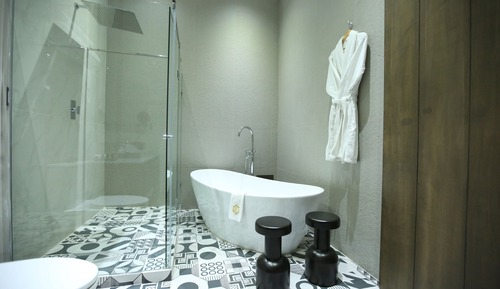 Master suite con tina