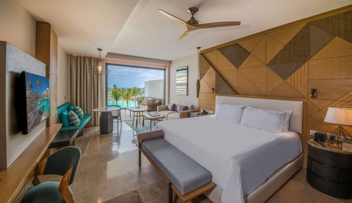 Junior Suite, 1 King Bed, Balcony, Partial Ocean View