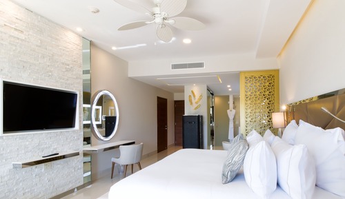 Junior Suite Ocean View 1 King Bed