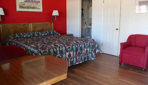 Classic Single Room, 1 King Bed, Non Smoking, Kitchenette