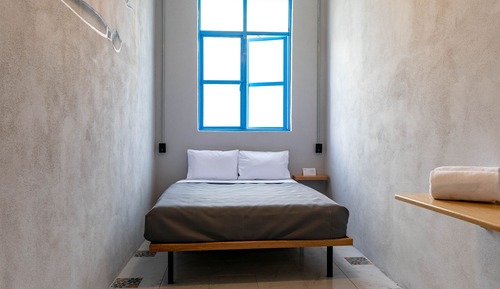 Private room with a double bed and private bathroom - Orozco