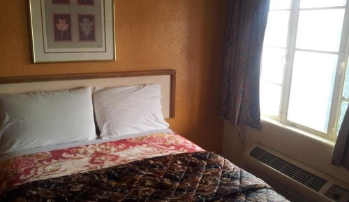 Standard Room, 1 Queen Bed