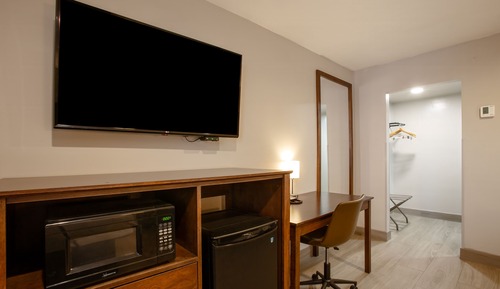 Deluxe Accessible King Room