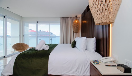 Suite, Sea View
