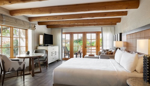 Signature Room, 1 King Bed (Hearing Accessible)