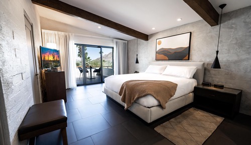 Suite, 1 King Bed (Camelback)
