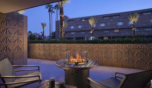 1 King Bed (Firepit Suite)