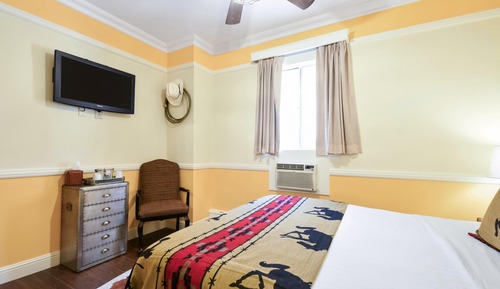 Standard Room, 1 Queen Bed, Non Smoking