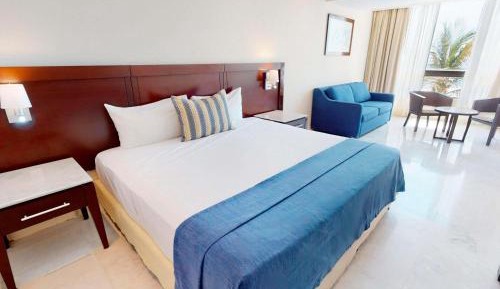Standard King Room with Ocean View
